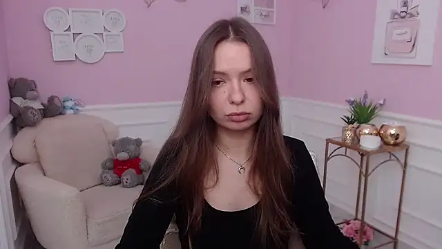 LucySkilar online show from 11/23/25, 05:40