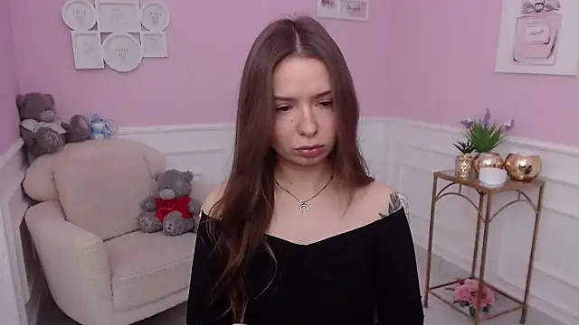 LucySkilar online show from 11/24/25, 05:51