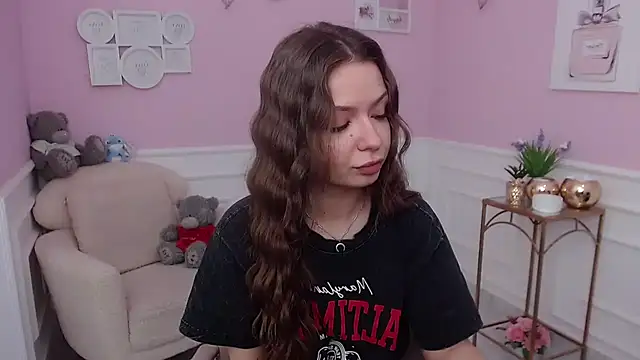 LucySkilar online show from 11/27/25, 06:04