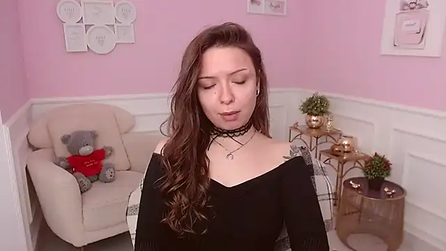 LucySkilar online show from 04/13/26, 04:29