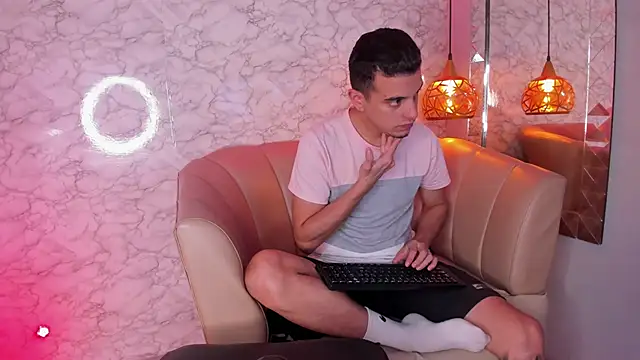 Maximo   online show from 10/03/25, 09:01