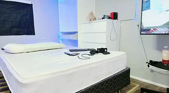 Snapshot of THICKwithDICKK chatting on 03/06/25, 10:36 THICKwithDICKK online show from 03/06/25, 10:36