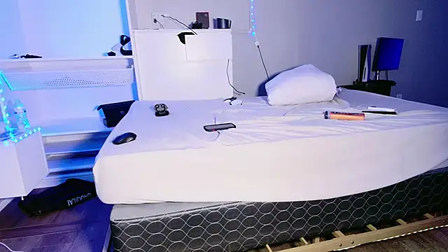 Snapshot of THICKwithDICKK chatting on 03/10/25, 12:15 THICKwithDICKK online show from 03/10/25, 12:15