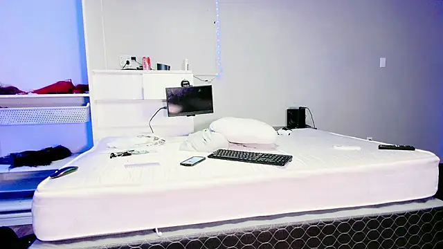 Snapshot of THICKwithDICKK chatting on 03/22/25, 09:42 THICKwithDICKK online show from 03/22/25, 09:42