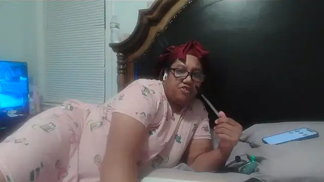 ebonyred online show from 10/16/25, 02:23