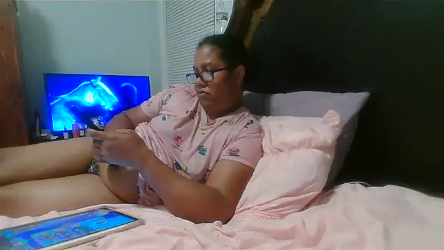 Snapshot of ebonyred chatting on 04/28/26, 02:10 ebonyred online show from 04/28/26, 02:10