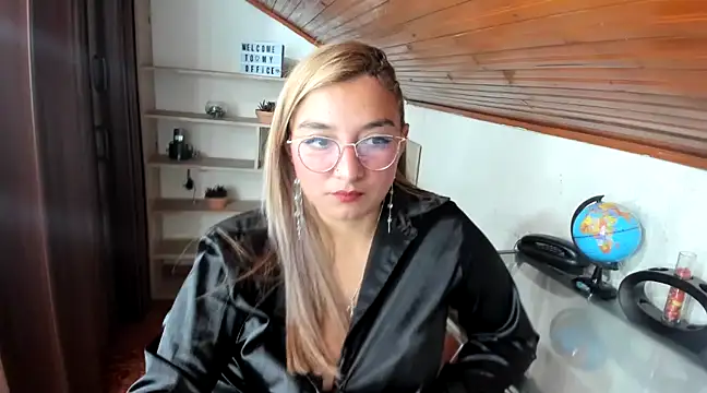 Snapshot of _sweetcarla chatting on 01/23/25, 04:37 sweetcarla online show from 01/23/25, 04:37