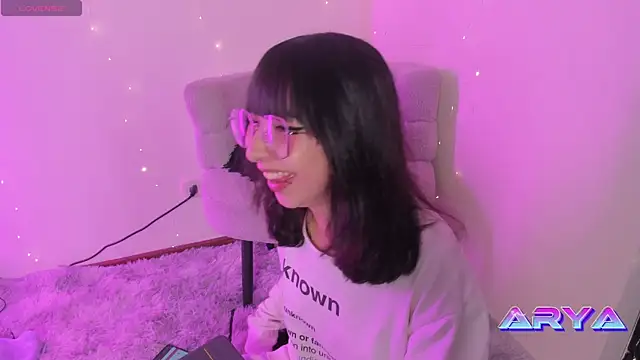 Snapshot of arysUwU chatting on 06/26/26, 02:49 arysUwU online show from 06/26/26, 02:49