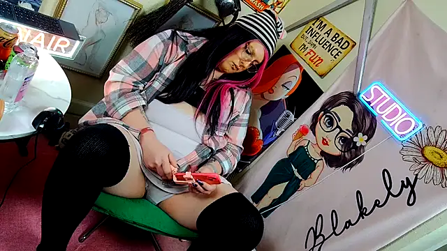 Snapshot of Blakelytgirl chatting on 04/17/26, 02:53 Blakelytgirl online show from 04/17/26, 02:53