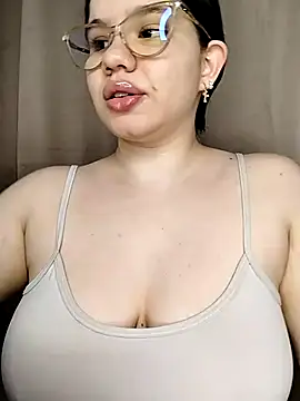 Snapshot of Danzel1105 chatting on 10/12/25, 01:32 Danzel1105 online show from 10/12/25, 01:32