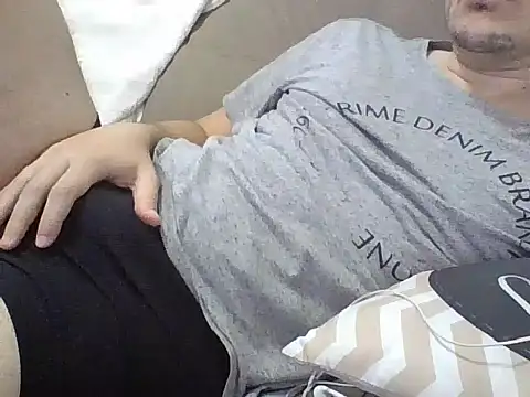 Snapshot of ShiitakeBR chatting on 12/16/24, 06:49 ShiitakeBR online show from 12/16/24, 06:49