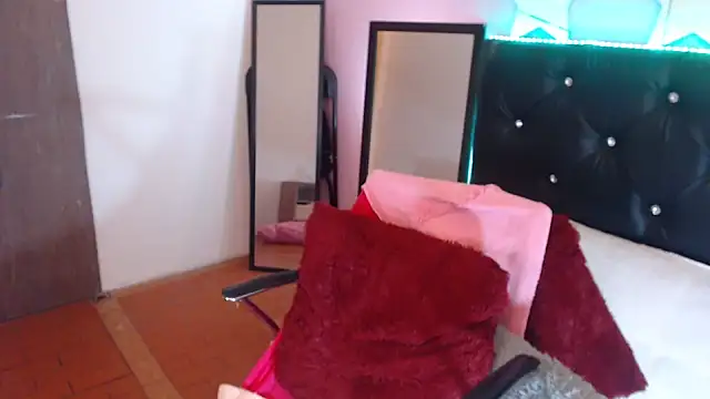 camila delarosa online show from 10/12/25, 09:41