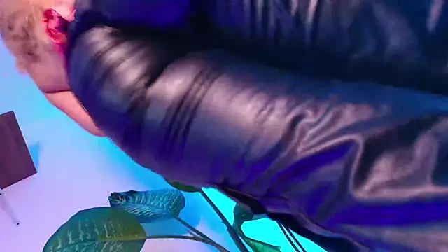 Dalila Thoms online show from 11/08/25, 10:48