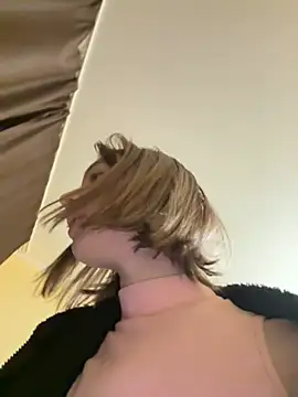 Snapshot of Crayzy_Luv chatting on 02/04/25, 07:44 Crayzy Luv online show from 02/04/25, 07:44