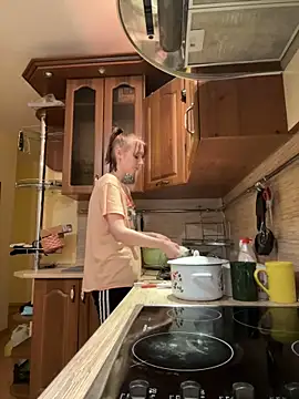 Snapshot of Crayzy_Luv chatting on 02/10/25, 01:22 Crayzy Luv online show from 02/10/25, 01:22