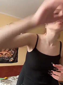 Snapshot of Crayzy_Luv chatting on 02/14/25, 10:07 Crayzy Luv online show from 02/14/25, 10:07