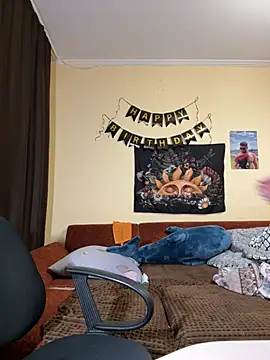 Snapshot of Crayzy_Luv chatting on 03/05/25, 10:10 Crayzy Luv online show from 03/05/25, 10:10