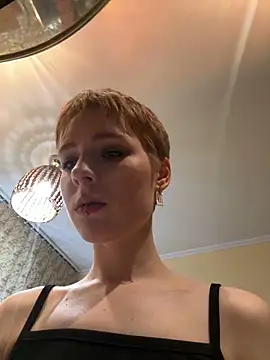 Snapshot of Crayzy_Luv chatting on 03/07/25, 02:36 Crayzy Luv online show from 03/07/25, 02:36