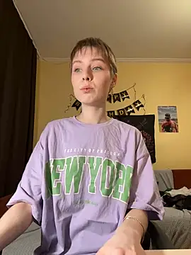 Snapshot of Crayzy_Luv chatting on 03/10/25, 09:51 Crayzy Luv online show from 03/10/25, 09:51