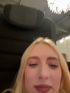 Snapshot of Crayzy_Luv chatting on 11/01/25, 12:51 Crayzy Luv online show from 11/01/25, 12:51