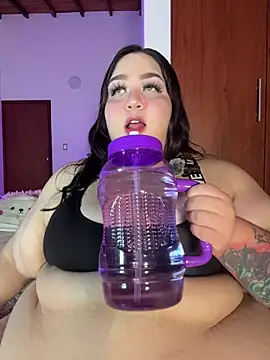 Snapshot of Venus_queenn chatting on 10/20/25, 12:33 Venus queenn online show from 10/20/25, 12:33