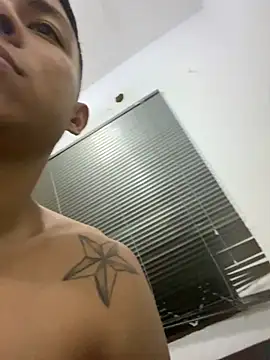 Snapshot of aalan_foxter chatting on 12/24/24, 02:43 aalan foxter online show from 12/24/24, 02:43