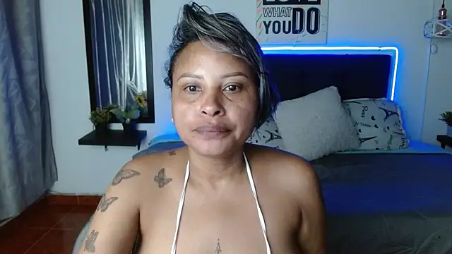 Snapshot of Dominik_girl chatting on 04/28/26, 04:50 Dominik girl online show from 04/28/26, 04:50