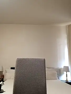 Snapshot of GiseleReine chatting on 02/11/25, 08:58 GiseleReine online show from 02/11/25, 08:58