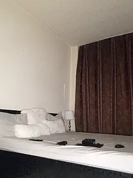 Snapshot of GiseleReine chatting on 03/22/25, 05:52 GiseleReine online show from 03/22/25, 05:52