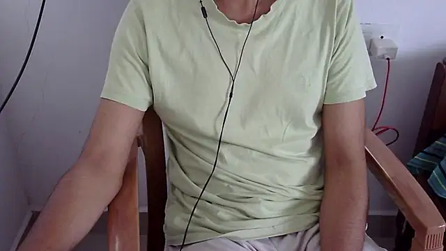 Snapshot of The_SHY_uncut chatting on 05/10/26, 06:29 The SHY uncut online show from 05/10/26, 06:29