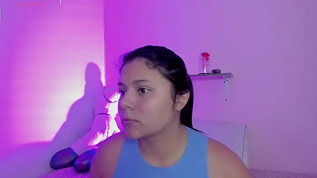 Oriana Guzman online show from 12/15/25, 10:58