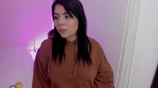 Snapshot of Oriana_Guzman chatting on 04/21/26, 04:41 Oriana Guzman online show from 04/21/26, 04:41