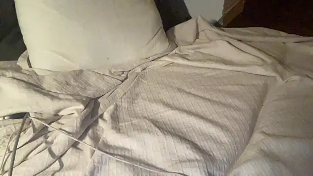 Snapshot of XK-Sandro chatting on 12/18/24, 10:02 XK-Sandro online show from 12/18/24, 10:02