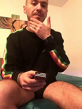 Snapshot of BenDover313OF chatting on 12/02/24, 04:20 BenDover313OF online show from 12/02/24, 04:20