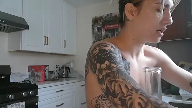 NatalieKneals online show from 12/17/25, 04:35