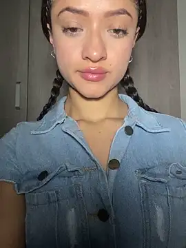 Snapshot of Alicia_ALICIA chatting on 12/23/24, 01:08 Alicia ALICIA online show from 12/23/24, 01:08