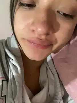 Snapshot of Alicia_ALICIA chatting on 01/04/25, 01:21 Alicia ALICIA online show from 01/04/25, 01:21