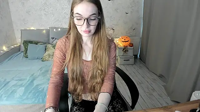 LissaCain online show from 10/10/25, 08:46