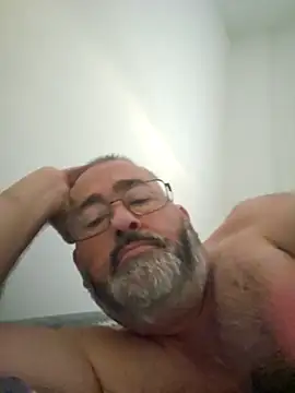 Snapshot of polla_calientes47 chatting on 11/25/25, 10:37 polla calientes47 online show from 11/25/25, 10:37