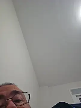 Snapshot of polla_calientes47 chatting on 11/29/25, 06:44 polla calientes47 online show from 11/29/25, 06:44