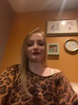 Snapshot of LadyTatiana_Madam chatting on 03/08/25, 10:02 LadyTatiana Madam online show from 03/08/25, 10:02