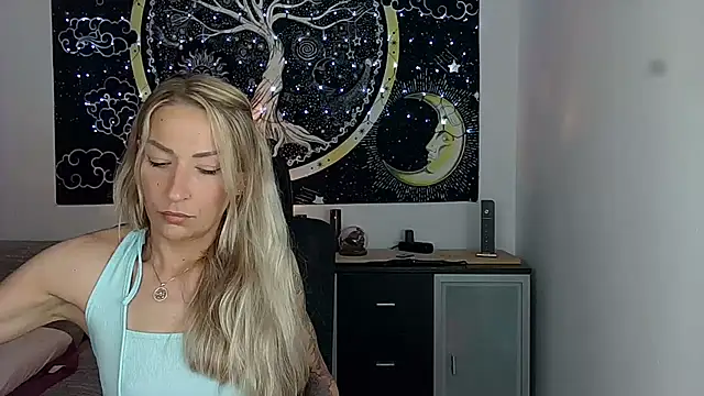 Snapshot of SexxyLiviaa chatting on 06/18/26, 12:22 SexxyLiviaa online show from 06/18/26, 12:22