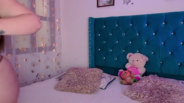 Lilly Peach22 online show from 02/01/26, 04:11