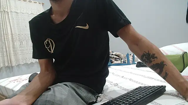 Snapshot of UncutToyBoy23cm chatting on 06/24/26, 03:22 UncutToyBoy23cm online show from 06/24/26, 03:22