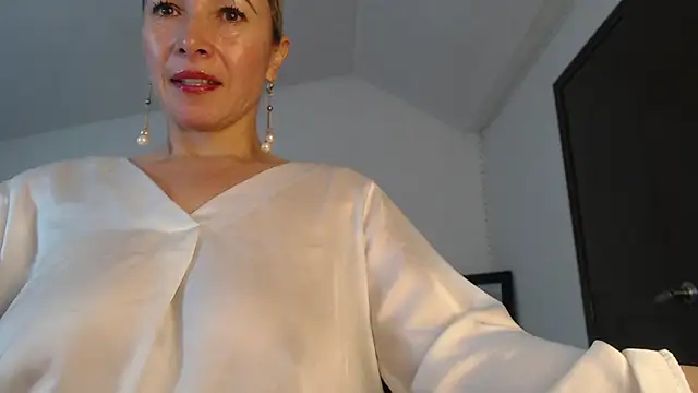 Ingridbergman online show from 02/13/25, 02:52