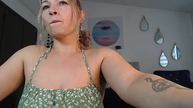 Ingridbergman online show from 07/14/26, 01:17