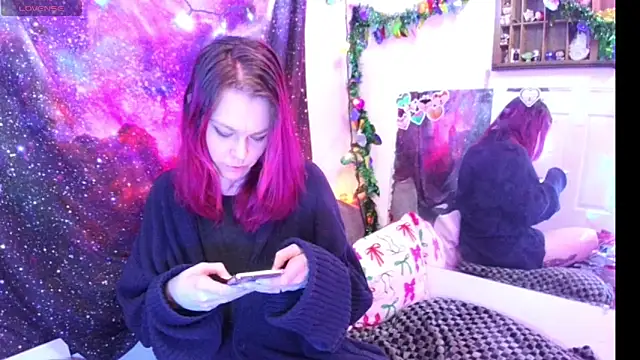 Snapshot of EverlyEster chatting on 12/09/24, 06:01 EverlyEster online show from 12/09/24, 06:01