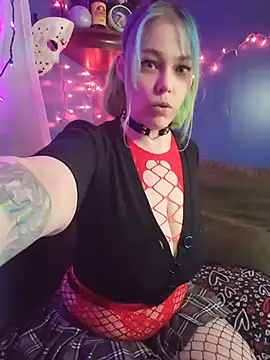 EverlyEster online show from 07/26/26, 05:59