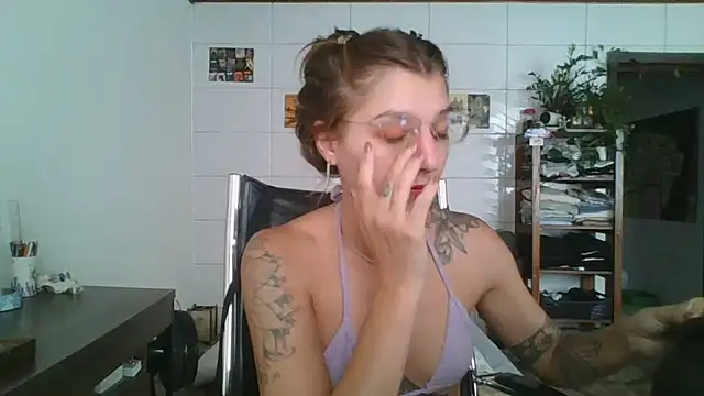 Snapshot of SweetyBabyDemon chatting on 02/18/26, 01:07 SweetyBabyDemon online show from 02/18/26, 01:07