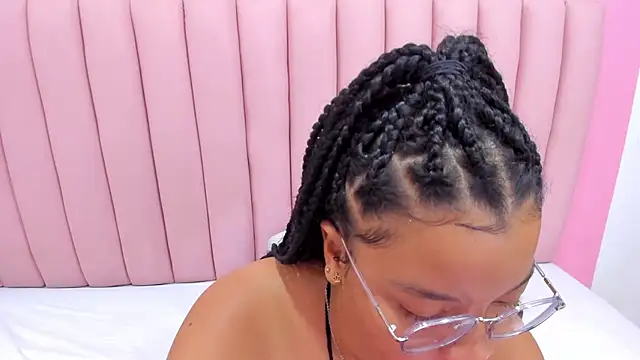 ISABELLA 020 online show from 02/20/25, 03:41